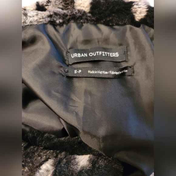 Urban Outfitters Faux Fur Coat 90s inspired y2k Small - Picture 10 of 10